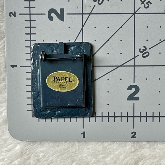 Miniature Vintage PAPEL Freelance Taiwan Brand Pewter Frame 1970's Brooch Pin - Picture 5 of 9